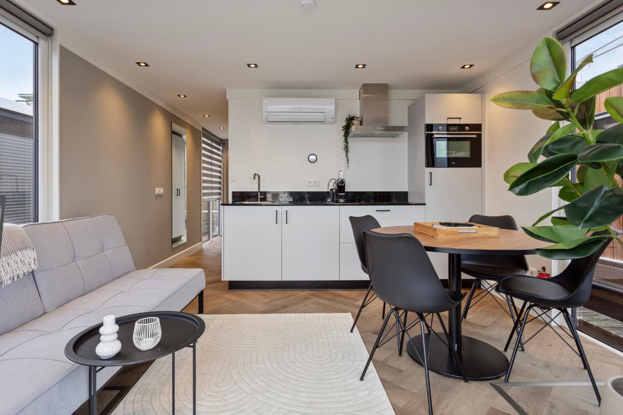 Luxurious Waterloft Near Beach And Centre By Weltevreden Experience ゼーウォルデ エクステリア 写真