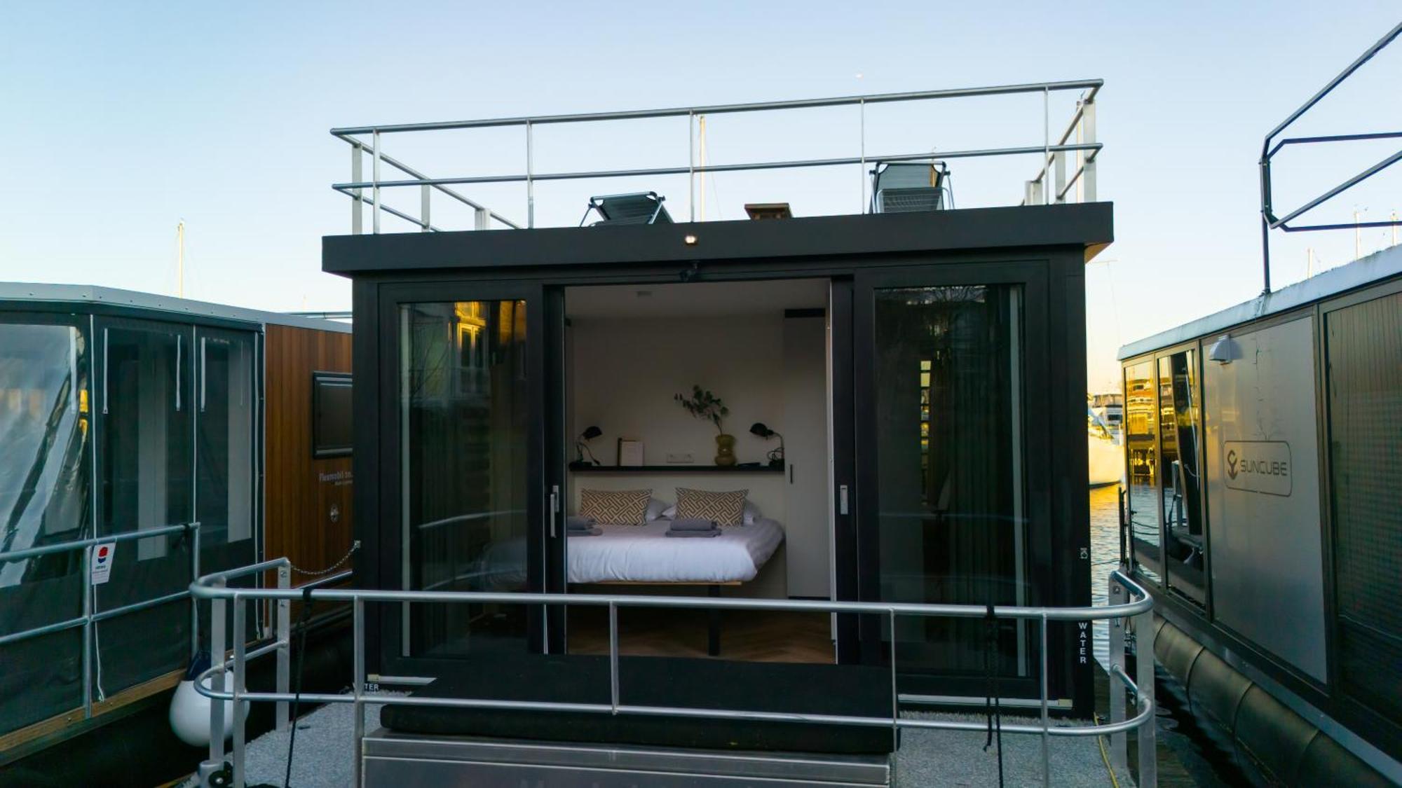 Luxurious Waterloft Near Beach And Centre By Weltevreden Experience ゼーウォルデ エクステリア 写真