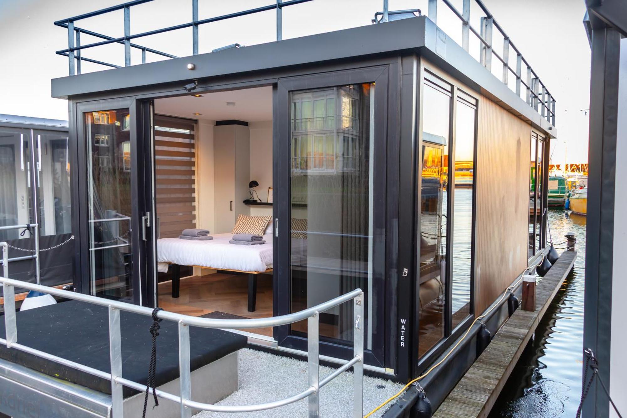 Luxurious Waterloft Near Beach And Centre By Weltevreden Experience ゼーウォルデ エクステリア 写真